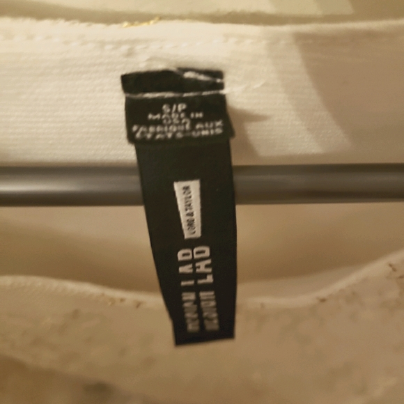 White Lace Top w/ Back Split & Gold Thread - Picture 3 of 5